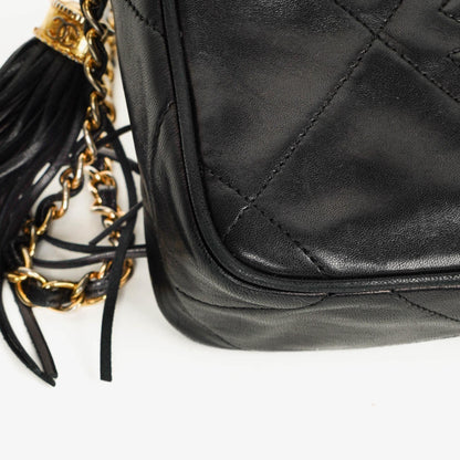 Chanel Kleine Camera Umhängetasche aus schwarzem Leder mit Quaste