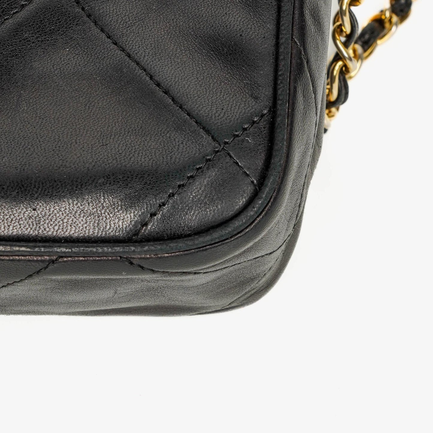 Chanel Kleine Camera Umhängetasche aus schwarzem Leder mit Quaste