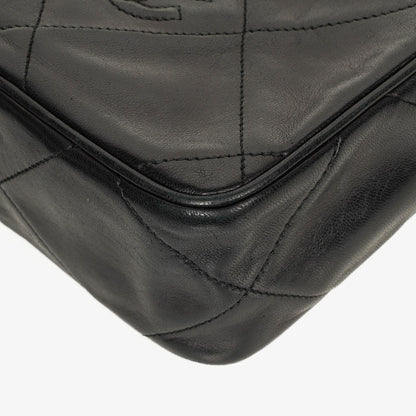 Chanel Kleine Camera Umhängetasche aus schwarzem Leder mit Quaste