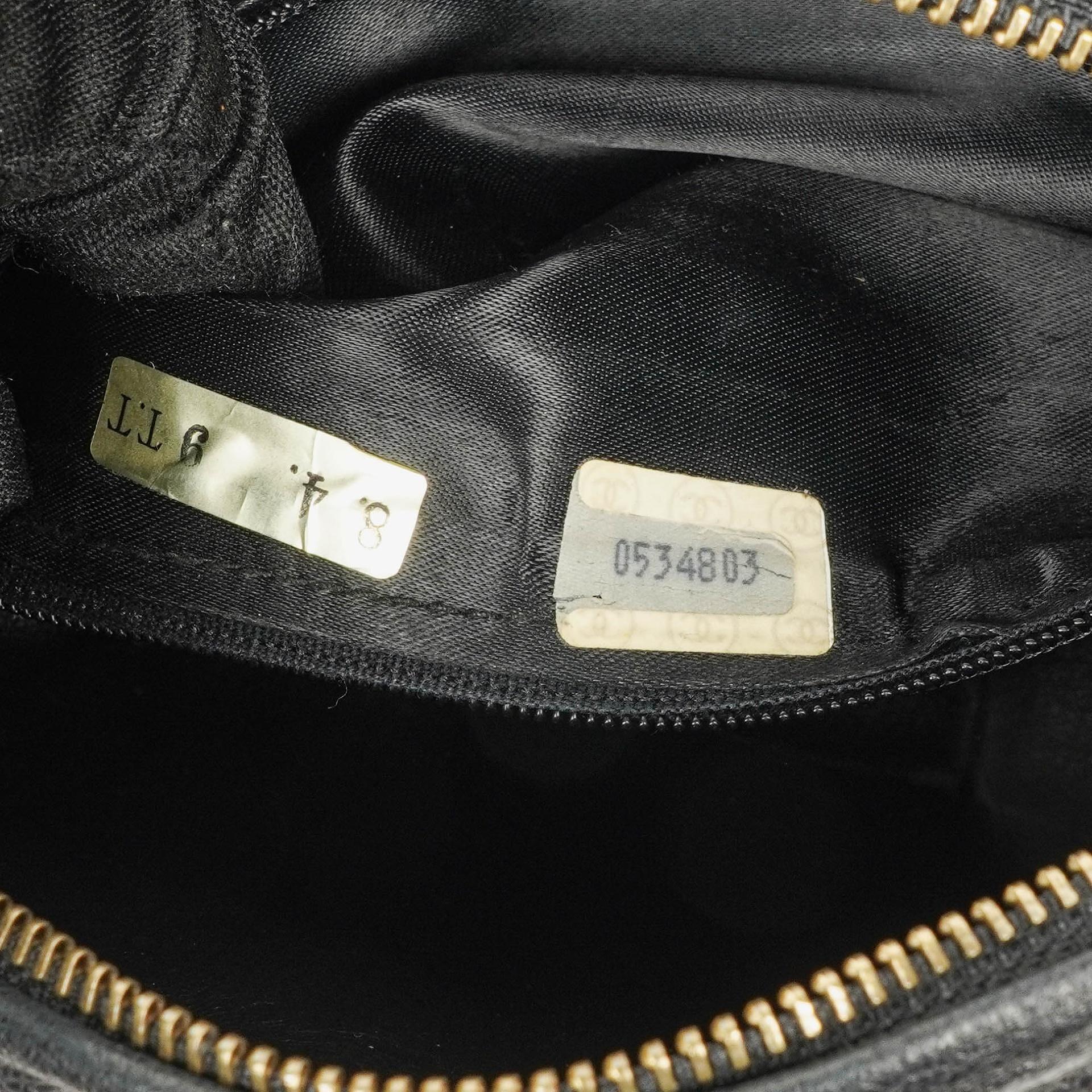 Chanel Kleine Camera Umhängetasche aus schwarzem Leder mit Quaste