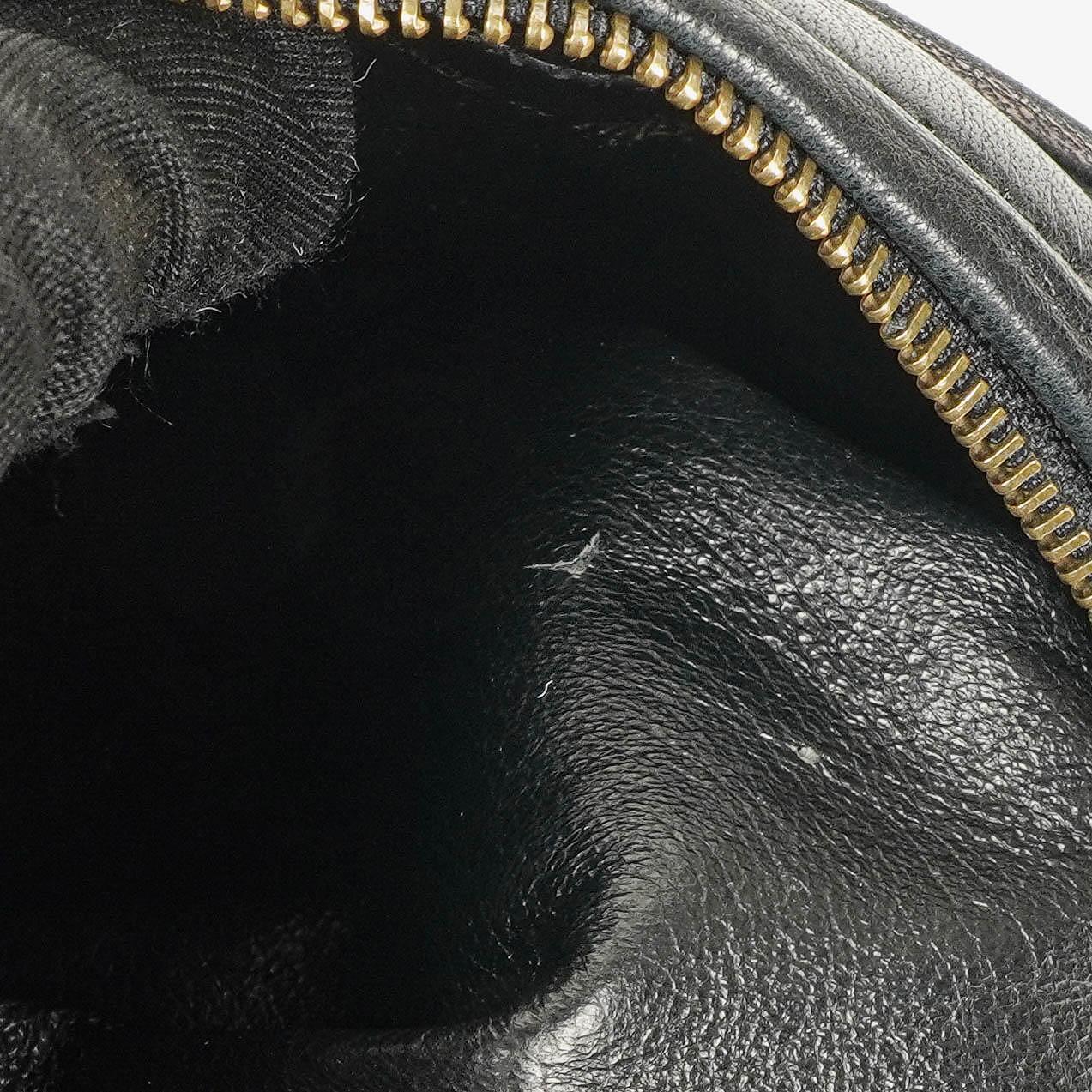 Chanel Kleine Camera Umhängetasche aus schwarzem Leder mit Quaste