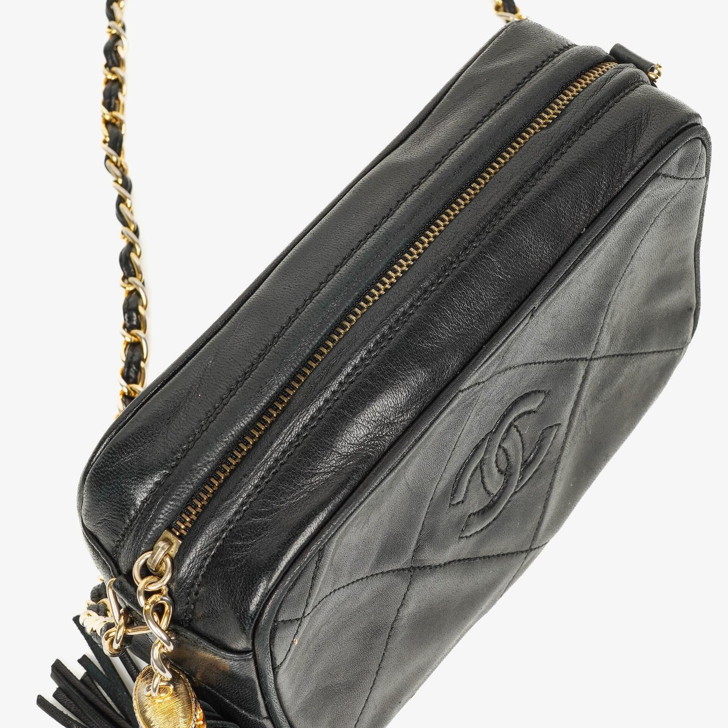 Chanel Kleine Camera Umhängetasche aus schwarzem Leder mit Quaste