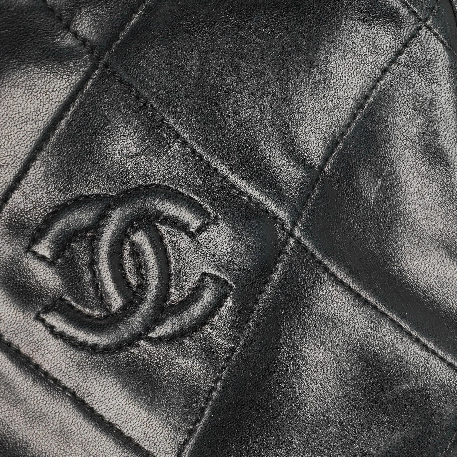 Chanel Kleine Camera Umhängetasche aus schwarzem Leder mit Quaste