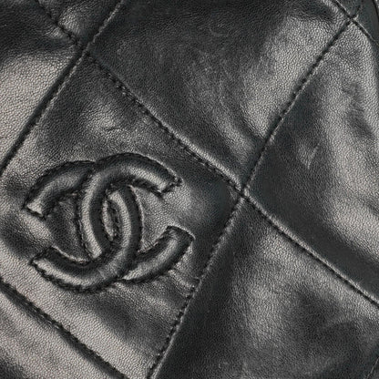 Chanel Kleine Camera Umhängetasche aus schwarzem Leder mit Quaste