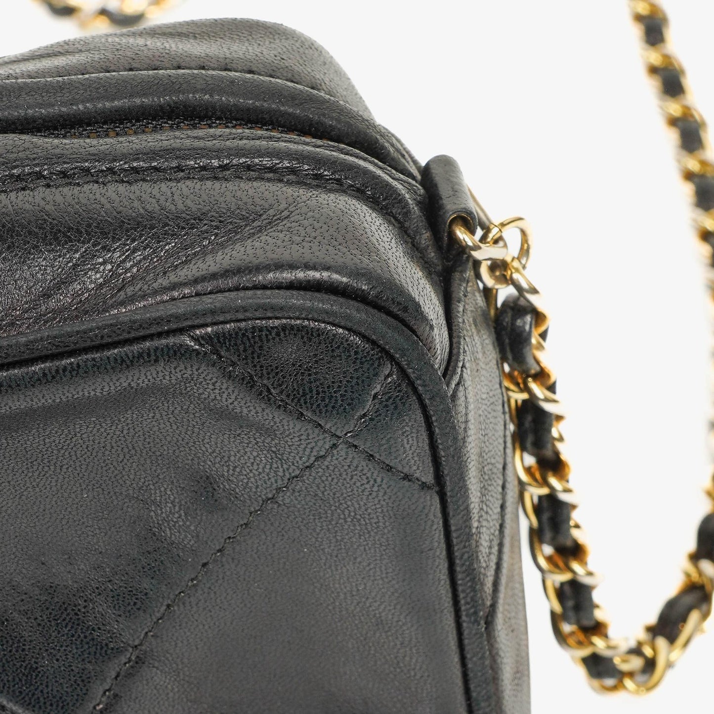 Chanel Kleine Camera Umhängetasche aus schwarzem Leder mit Quaste