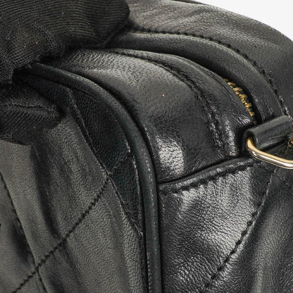 Chanel Kleine Camera Umhängetasche aus schwarzem Leder mit Quaste