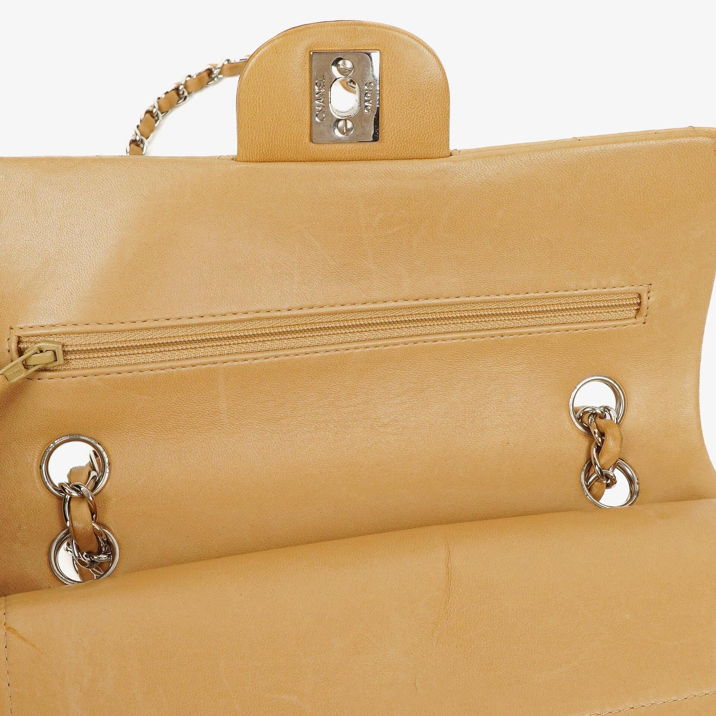 Chanel kleine Classic Double Flap Tasche aus beigem gestepptem Lammleder mit silberfarbener Hardware