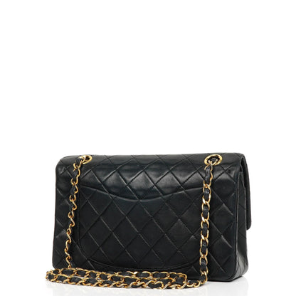 Chanel Small Classic Double Flap Bag aus schwarzem gestepptem Lammleder mit 24K vergoldeten Beschlägen