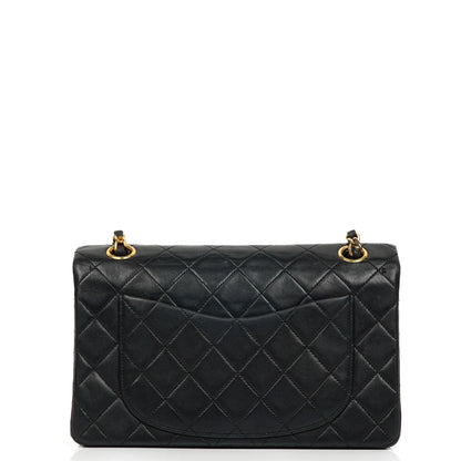 Chanel Small Classic Double Flap Bag aus schwarzem gestepptem Lammleder mit 24K vergoldeten Beschlägen