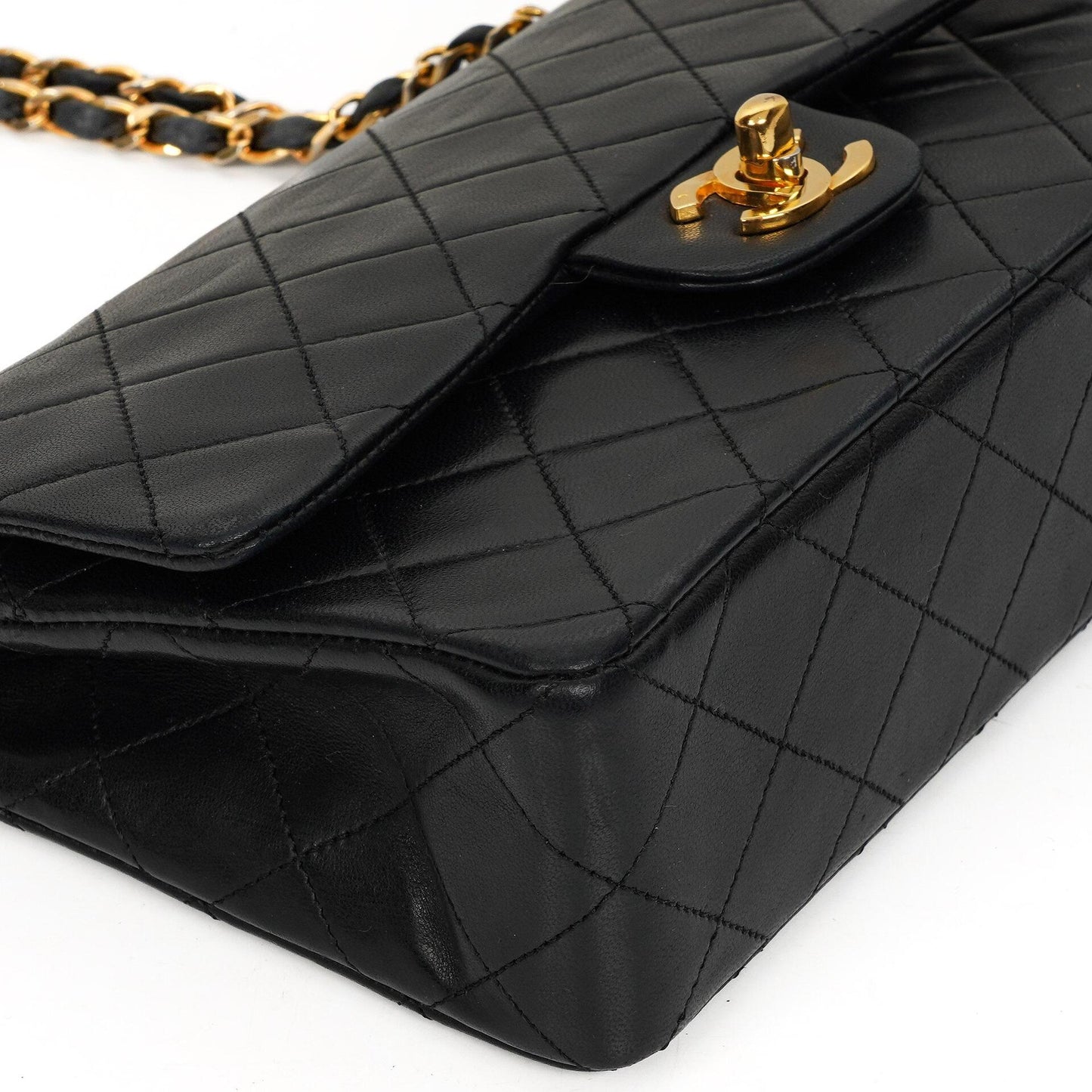Chanel Small Classic Double Flap Bag aus schwarzem gestepptem Lammleder mit 24K vergoldeten Beschlägen