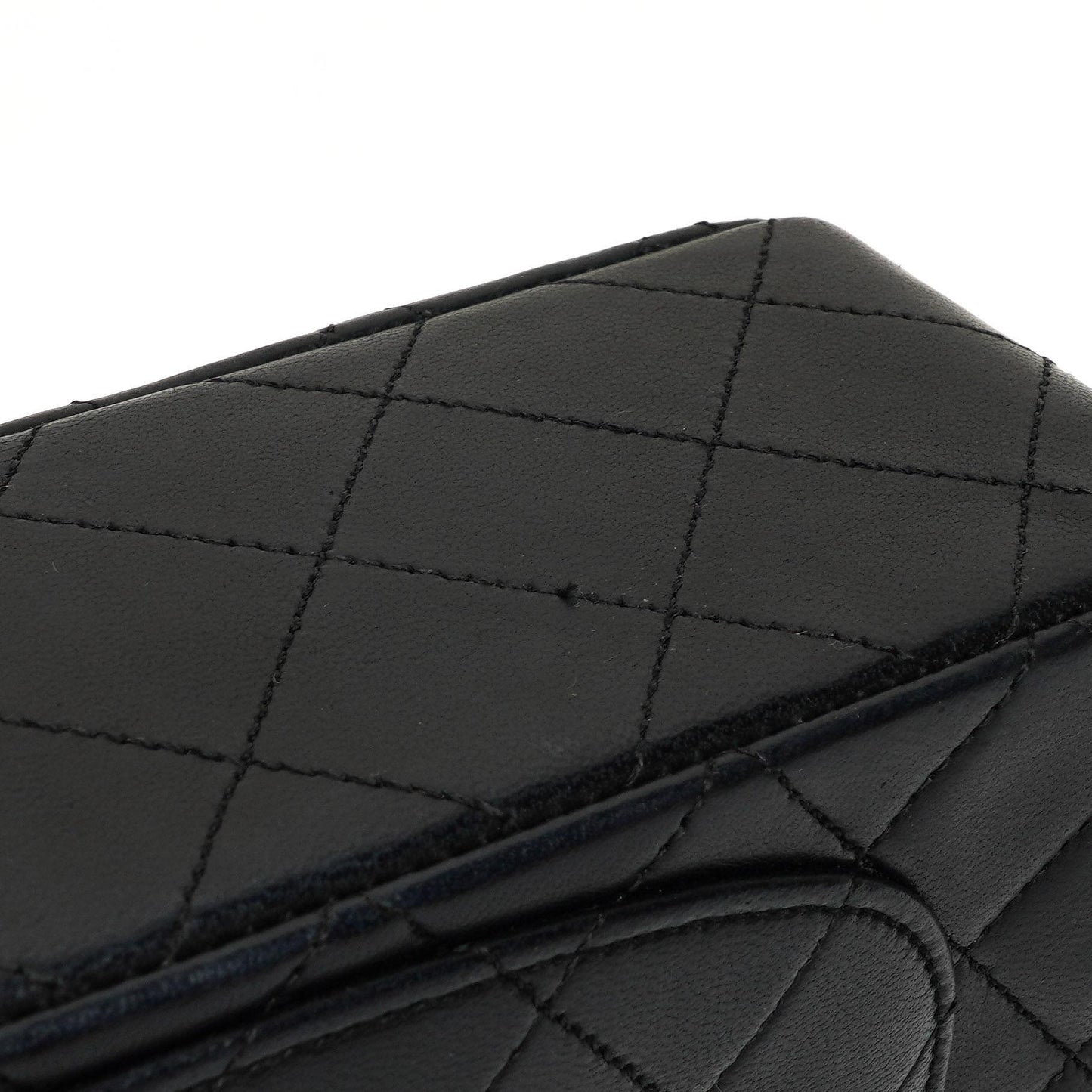 Chanel Small Classic Double Flap Bag aus schwarzem gestepptem Lammleder mit 24K vergoldeten Beschlägen