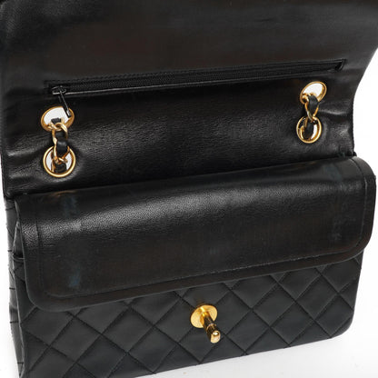 Chanel Small Classic Double Flap Bag aus schwarzem gestepptem Lammleder mit 24K vergoldeten Beschlägen
