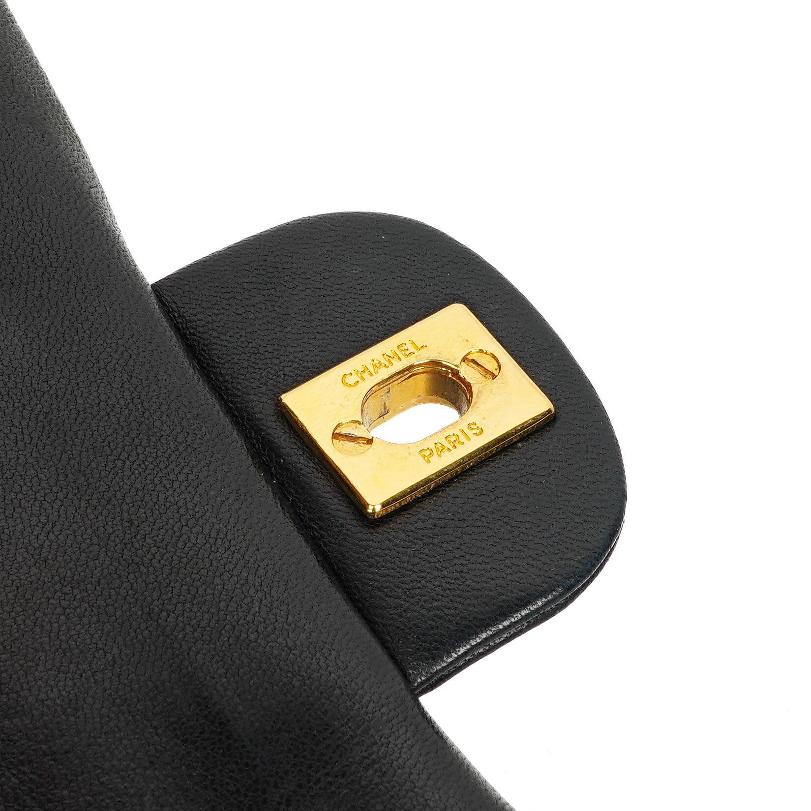 Chanel Small Classic Double Flap Bag aus schwarzem gestepptem Lammleder mit 24K vergoldeten Beschlägen