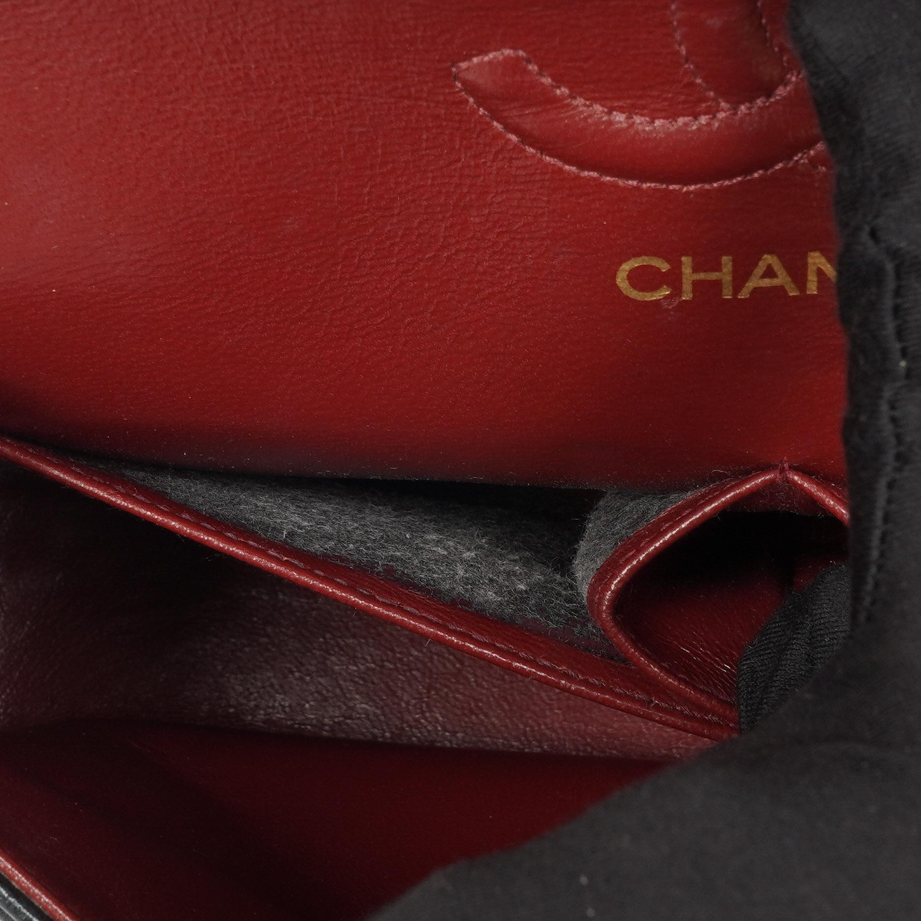 Chanel Small Classic Double Flap Bag aus schwarzem gestepptem Lammleder mit 24K vergoldeten Beschlägen
