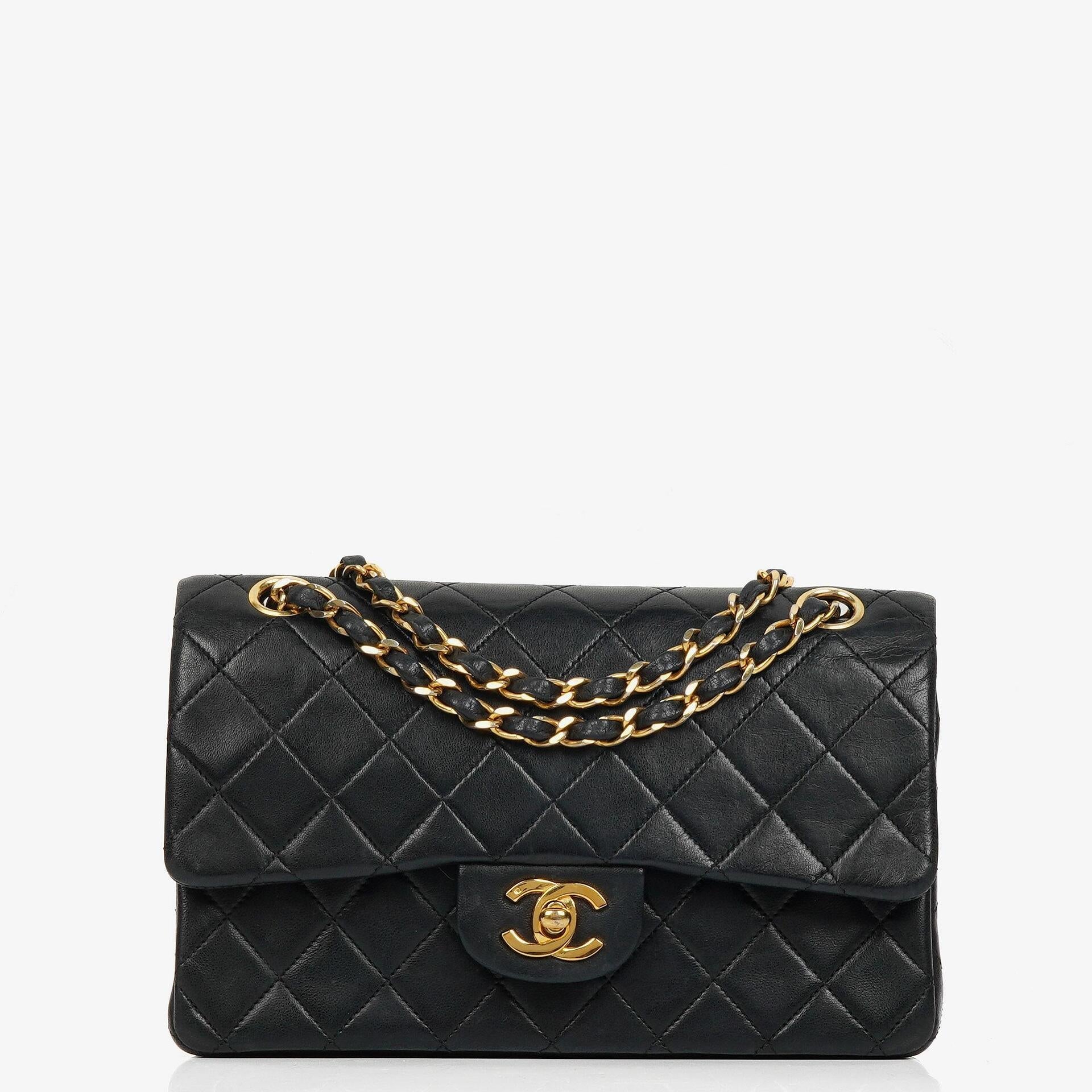 Chanel Small Classic Double Flap Bag aus schwarzem gestepptem Lammleder mit 24K vergoldeten Beschlägen