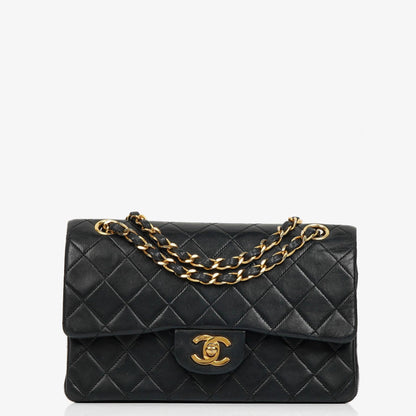 Chanel Small Classic Double Flap Bag aus schwarzem gestepptem Lammleder mit 24K vergoldeten Beschlägen