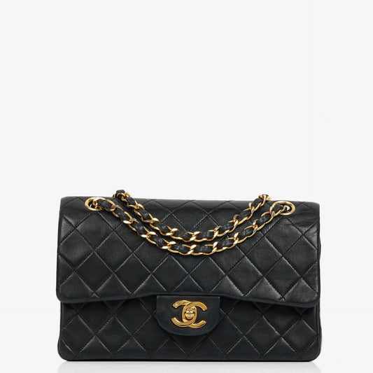 Chanel Small Classic Double Flap Bag aus schwarzem gestepptem Lammleder mit 24K vergoldeten Beschlägen
