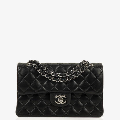 Chanel Classic Double Flap Tasche Small aus schwarzem gestepptem Lammleder mit silberfarbener Hardware