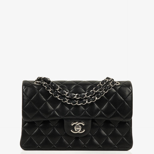 Chanel Classic Double Flap Tasche Small aus schwarzem gestepptem Lammleder mit silberfarbener Hardware