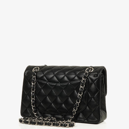 Chanel Classic Double Flap Tasche Small aus schwarzem gestepptem Lammleder mit silberfarbener Hardware