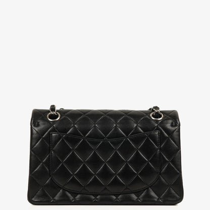 Chanel Classic Double Flap Tasche Small aus schwarzem gestepptem Lammleder mit silberfarbener Hardware