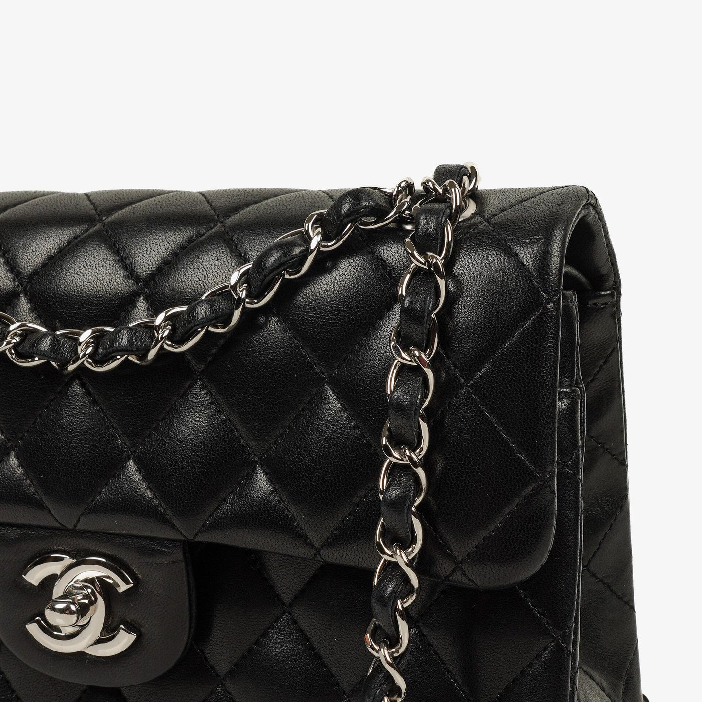 Chanel Classic Double Flap Tasche Small aus schwarzem gestepptem Lammleder mit silberfarbener Hardware
