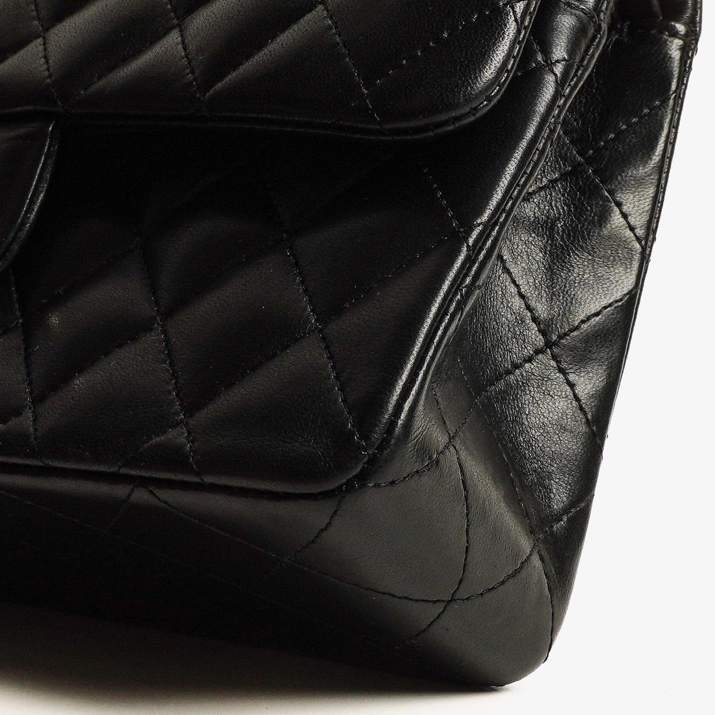 Chanel Classic Double Flap Tasche Small aus schwarzem gestepptem Lammleder mit silberfarbener Hardware