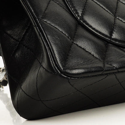 Chanel Classic Double Flap Tasche Small aus schwarzem gestepptem Lammleder mit silberfarbener Hardware