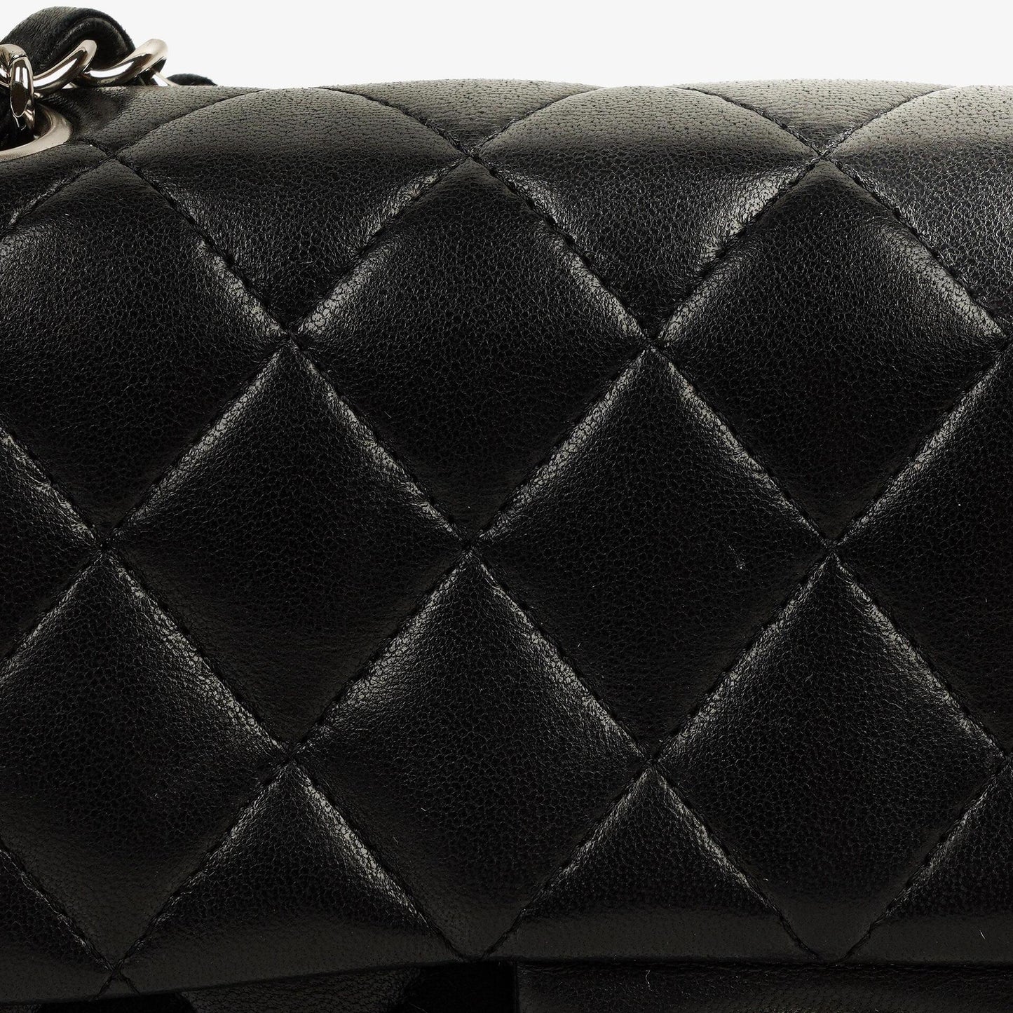 Chanel Classic Double Flap Tasche Small aus schwarzem gestepptem Lammleder mit silberfarbener Hardware