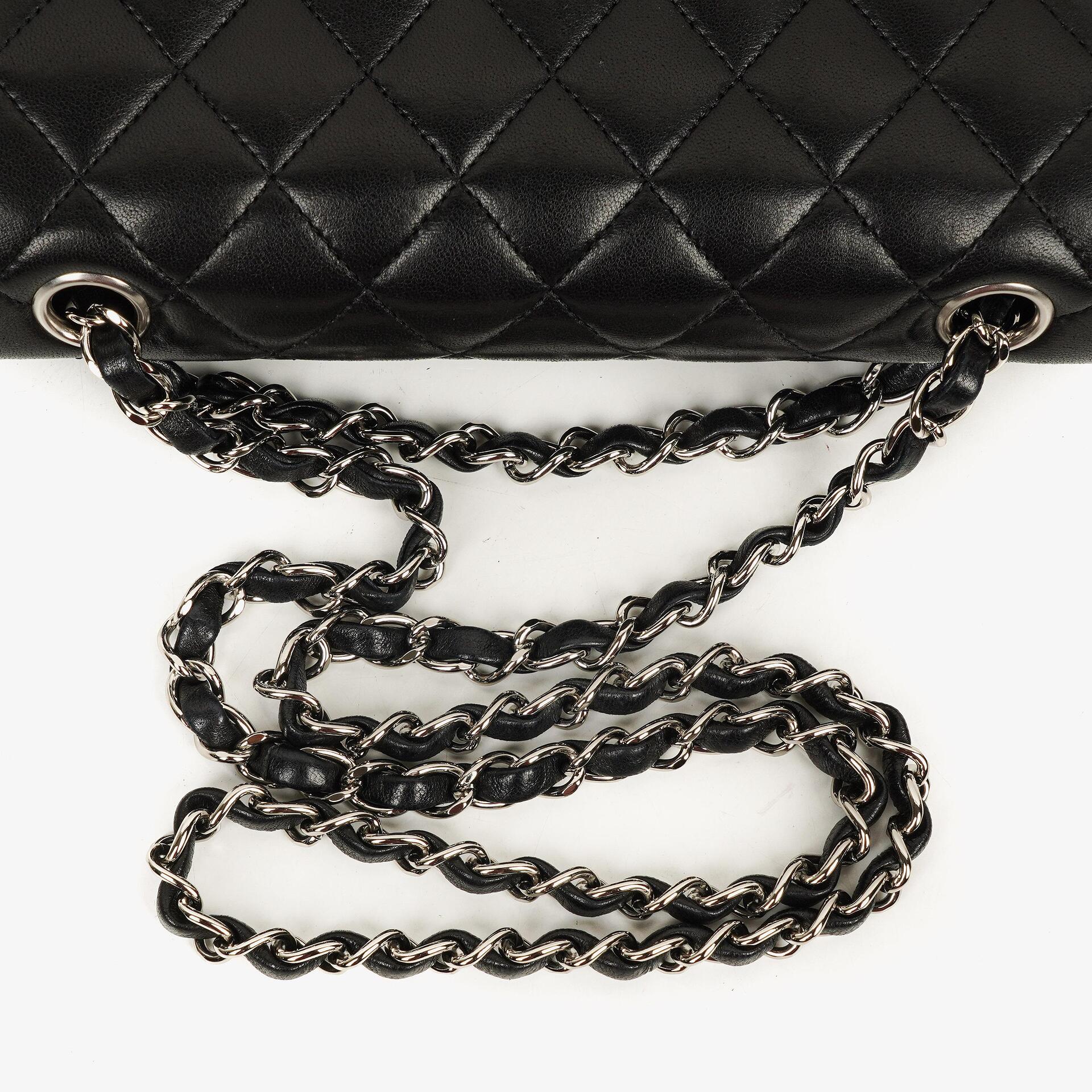 Chanel Classic Double Flap Tasche Small aus schwarzem gestepptem Lammleder mit silberfarbener Hardware