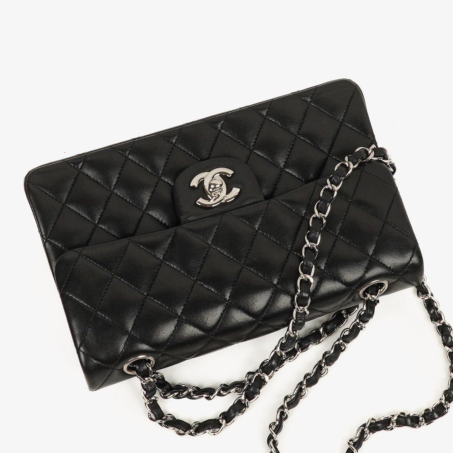 Chanel Classic Double Flap Tasche Small aus schwarzem gestepptem Lammleder mit silberfarbener Hardware