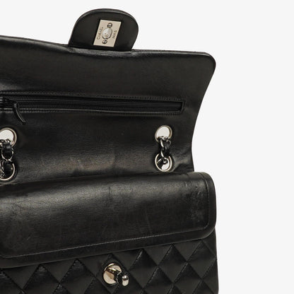Chanel Classic Double Flap Tasche Small aus schwarzem gestepptem Lammleder mit silberfarbener Hardware