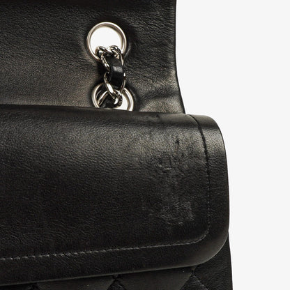 Chanel Classic Double Flap Tasche Small aus schwarzem gestepptem Lammleder mit silberfarbener Hardware