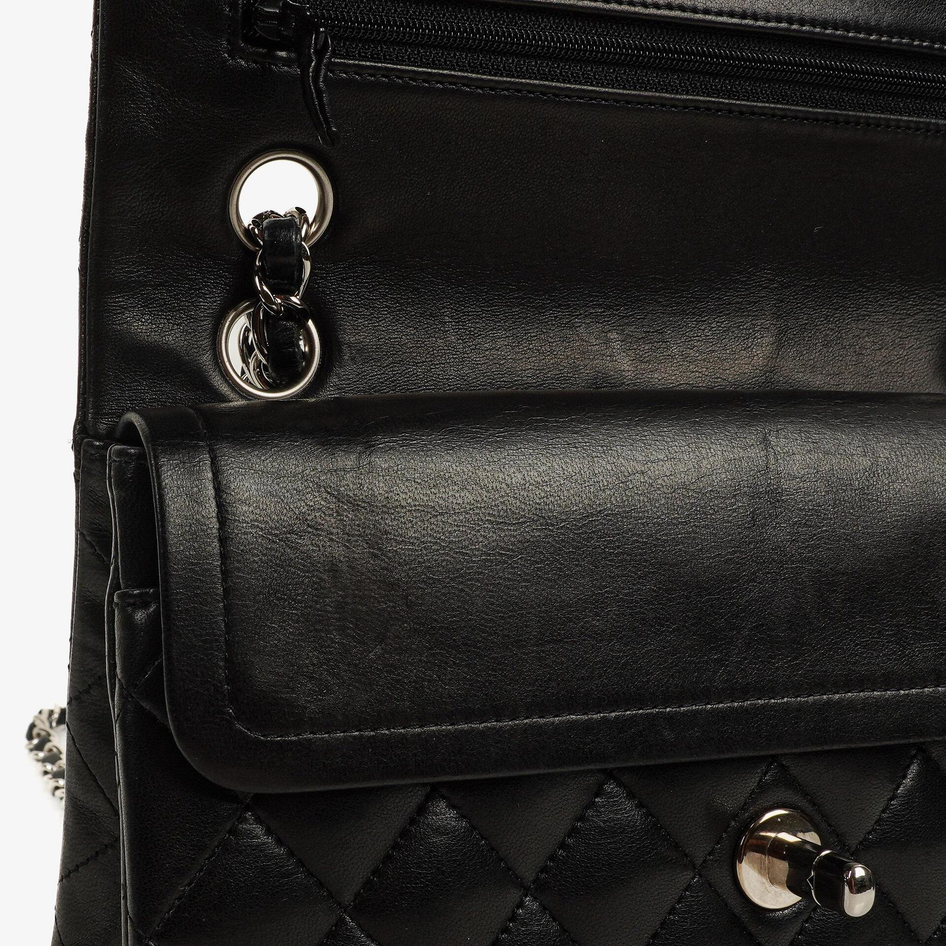 Chanel Classic Double Flap Tasche Small aus schwarzem gestepptem Lammleder mit silberfarbener Hardware