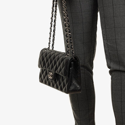 Chanel Classic Double Flap Tasche Small aus schwarzem gestepptem Lammleder mit silberfarbener Hardware