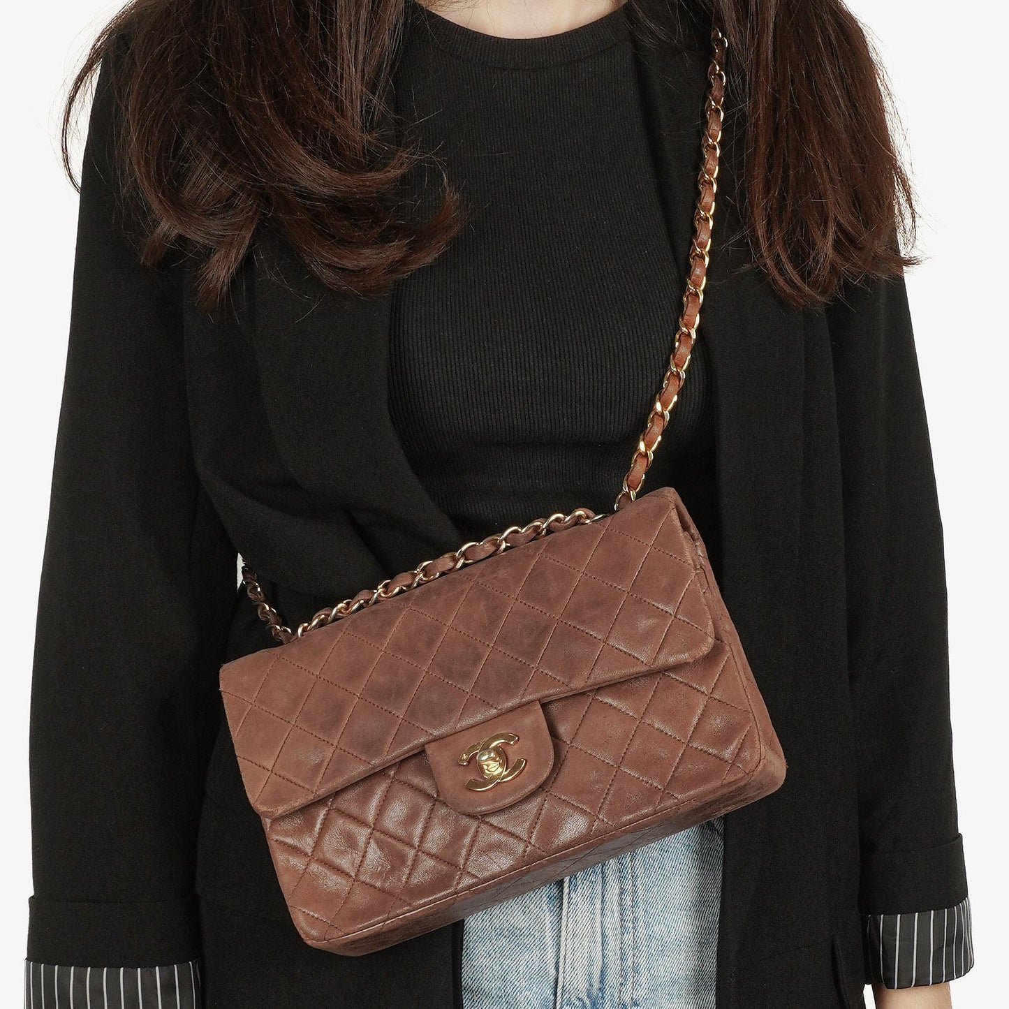 Chanel Kleine Classic Double Flap Bag aus braunem gestepptem Lammleder mit 24K vergoldeten Beschlägen