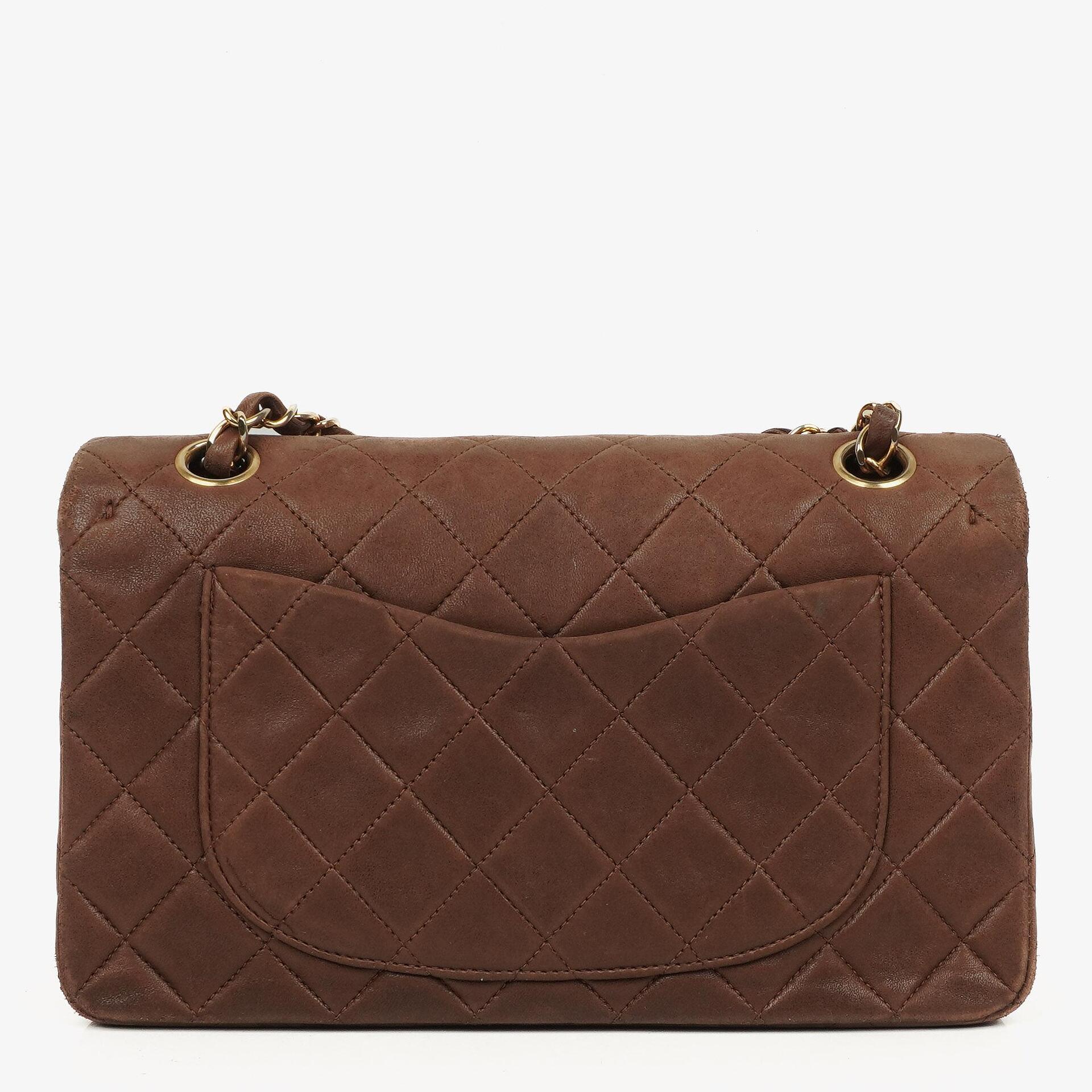 Chanel Kleine Classic Double Flap Bag aus braunem gestepptem Lammleder mit 24K vergoldeten Beschlägen