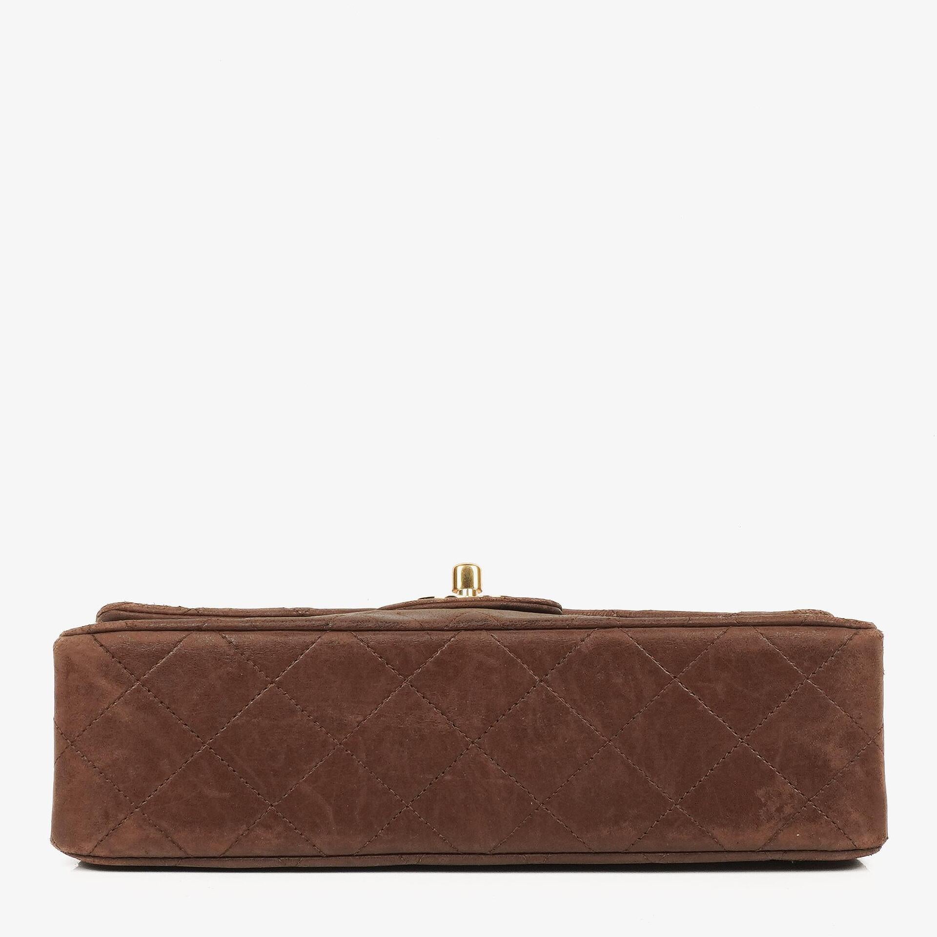 Chanel Kleine Classic Double Flap Bag aus braunem gestepptem Lammleder mit 24K vergoldeten Beschlägen