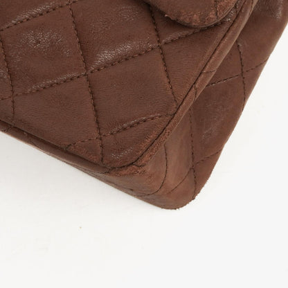 Chanel Kleine Classic Double Flap Bag aus braunem gestepptem Lammleder mit 24K vergoldeten Beschlägen