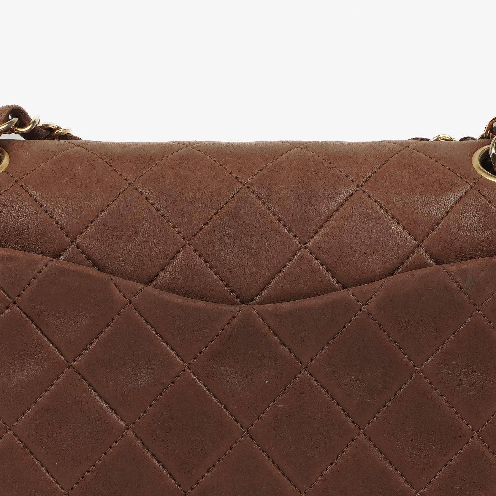 Chanel Kleine Classic Double Flap Bag aus braunem gestepptem Lammleder mit 24K vergoldeten Beschlägen