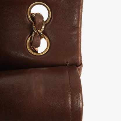 Chanel Kleine Classic Double Flap Bag aus braunem gestepptem Lammleder mit 24K vergoldeten Beschlägen