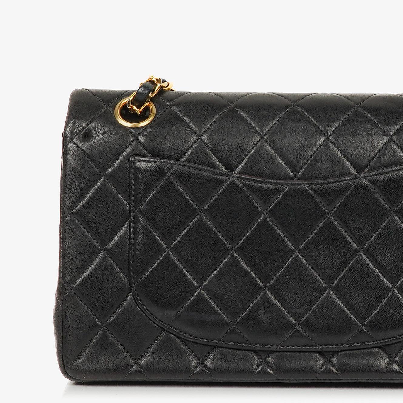 Chanel Kleine Classic Doppelklapp Tasche Schwarz Stepp Lammleder 24K Gold Beschläge Vintage