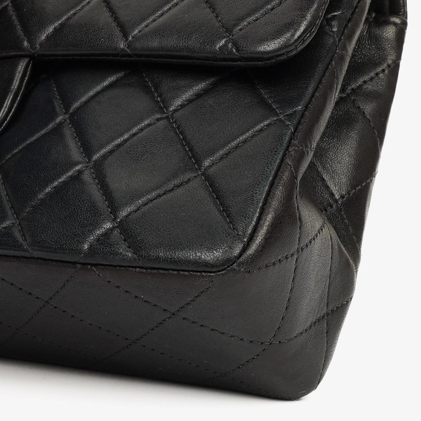 Chanel Kleine Classic Doppelklapp Tasche Schwarz Stepp Lammleder 24K Gold Beschläge Vintage