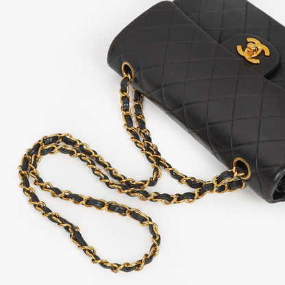 Chanel Kleine Classic Doppelklapp Tasche Schwarz Stepp Lammleder 24K Gold Beschläge Vintage