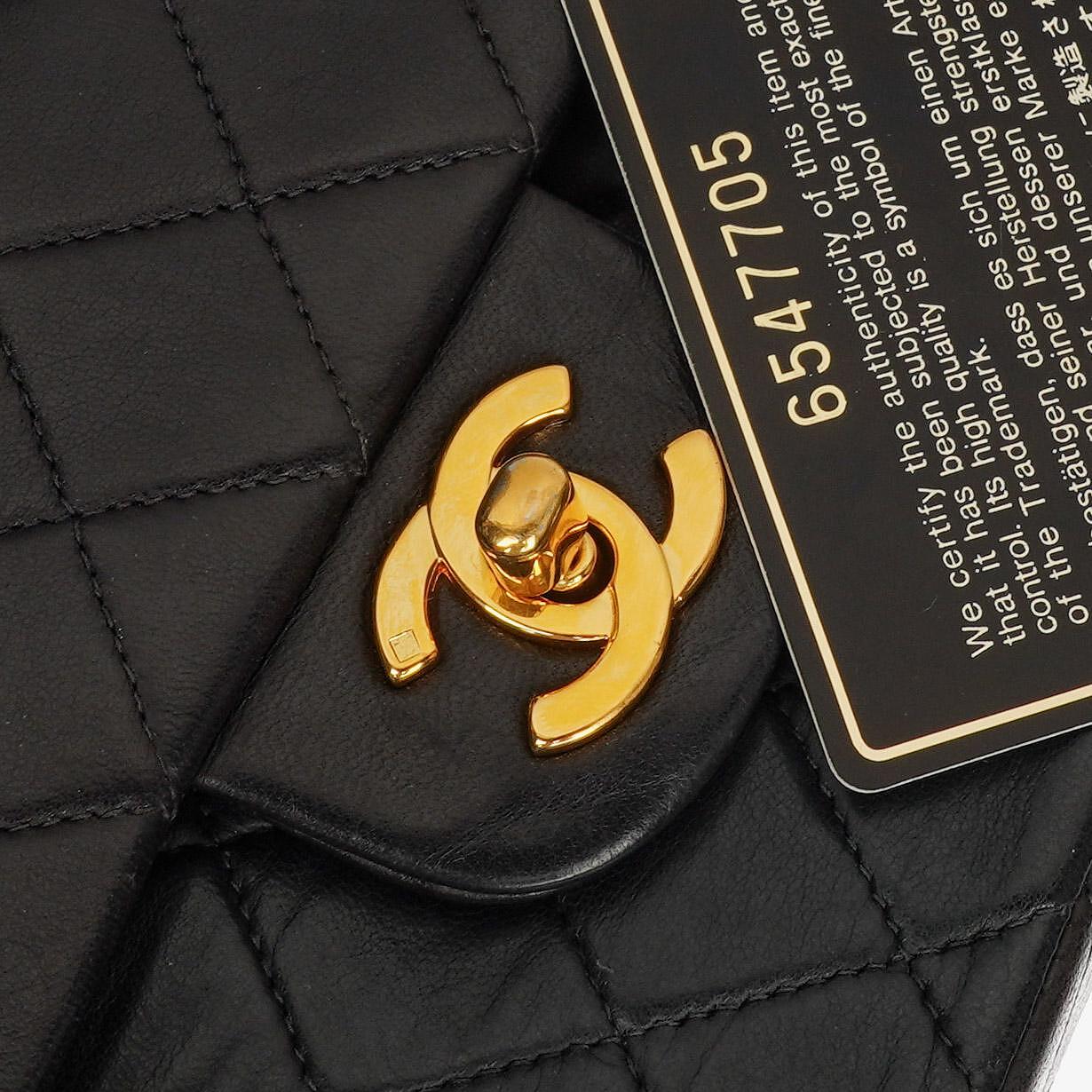 Chanel Kleine Classic Doppelklapp Tasche Schwarz Stepp Lammleder 24K Gold Beschläge Vintage