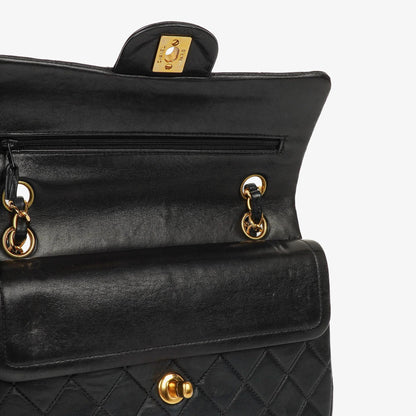 Chanel Kleine Classic Doppelklapp Tasche Schwarz Stepp Lammleder 24K Gold Beschläge Vintage