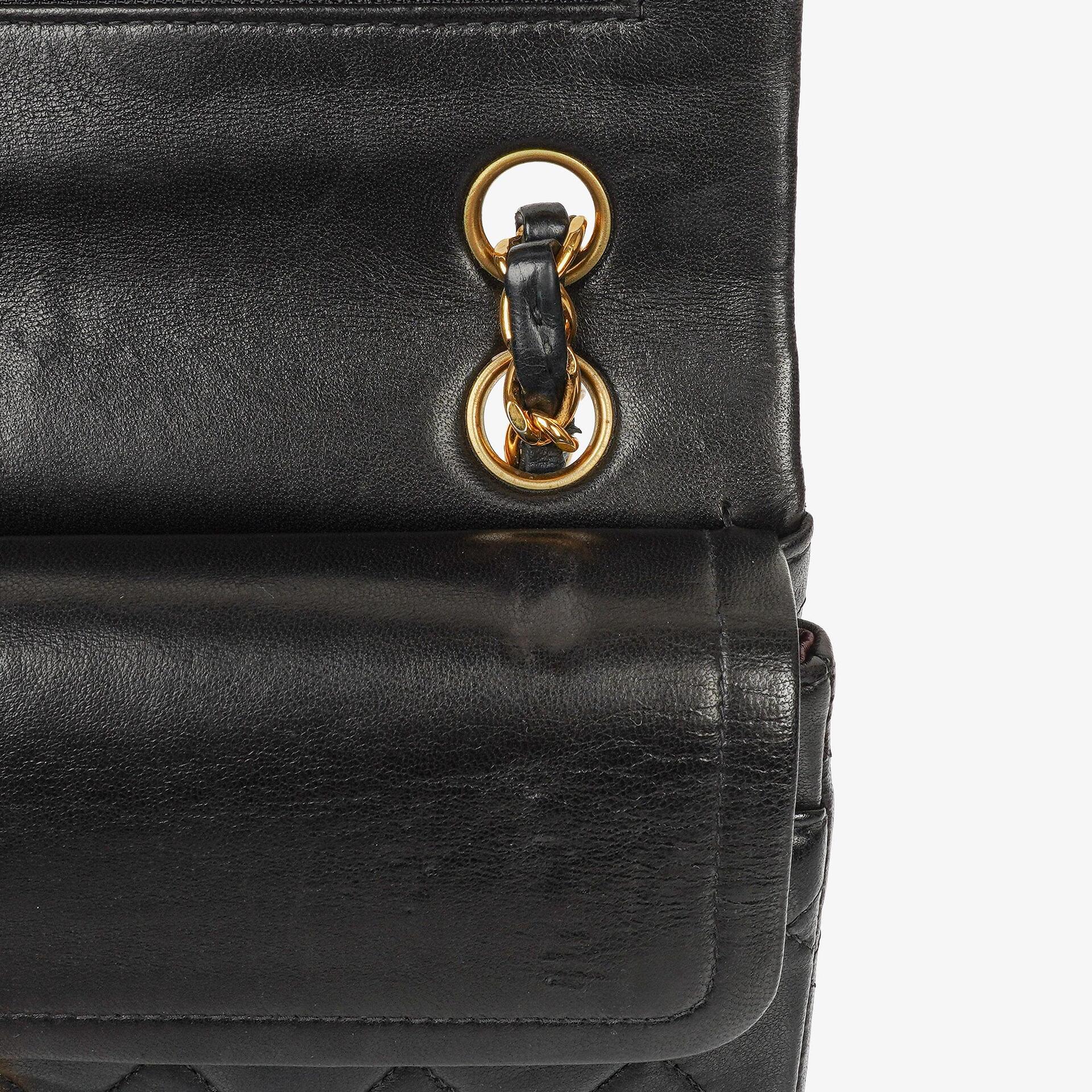 Chanel Kleine Classic Doppelklapp Tasche Schwarz Stepp Lammleder 24K Gold Beschläge Vintage