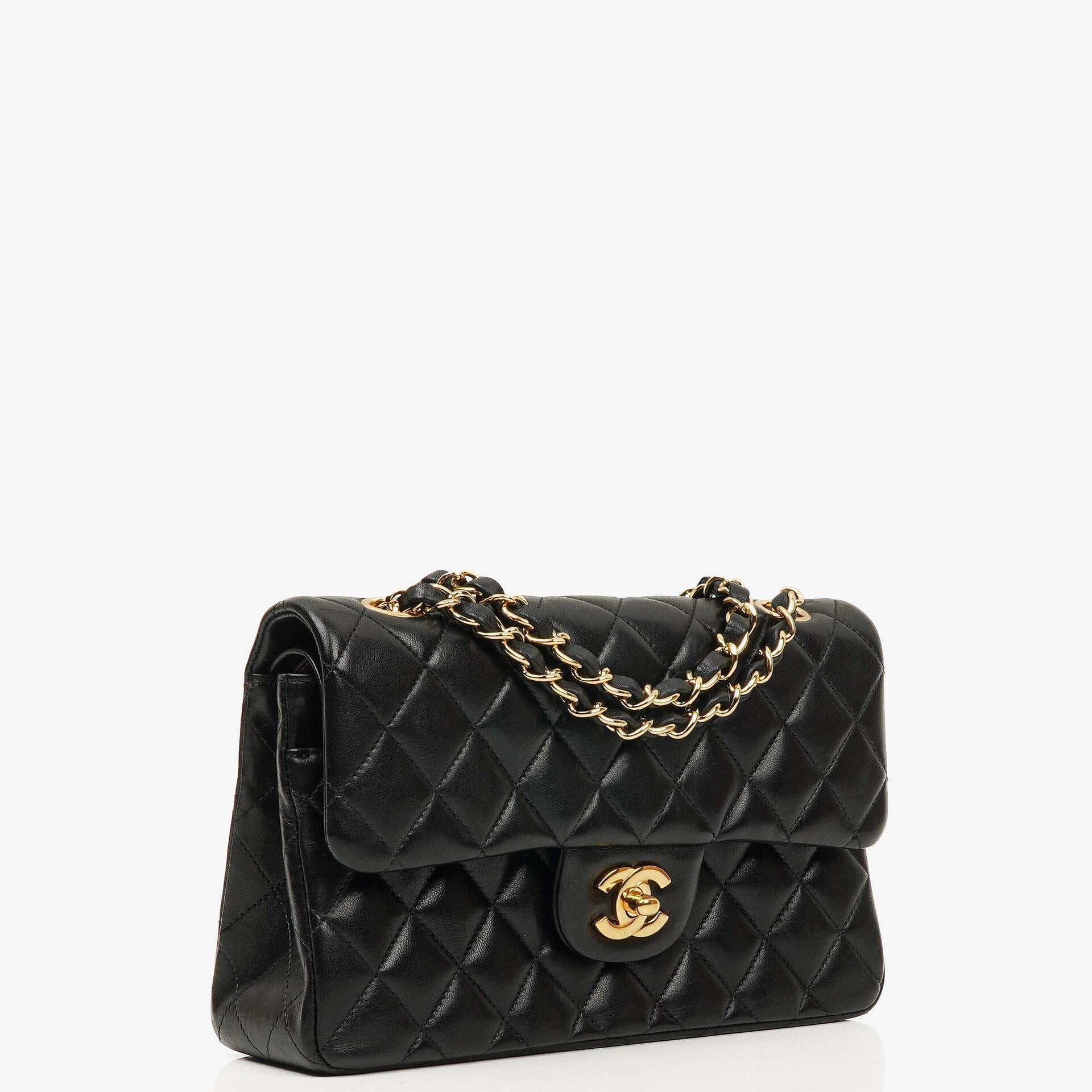 Chanel Small Classic Double Flap Tasche aus schwarzem gestepptem Lammleder