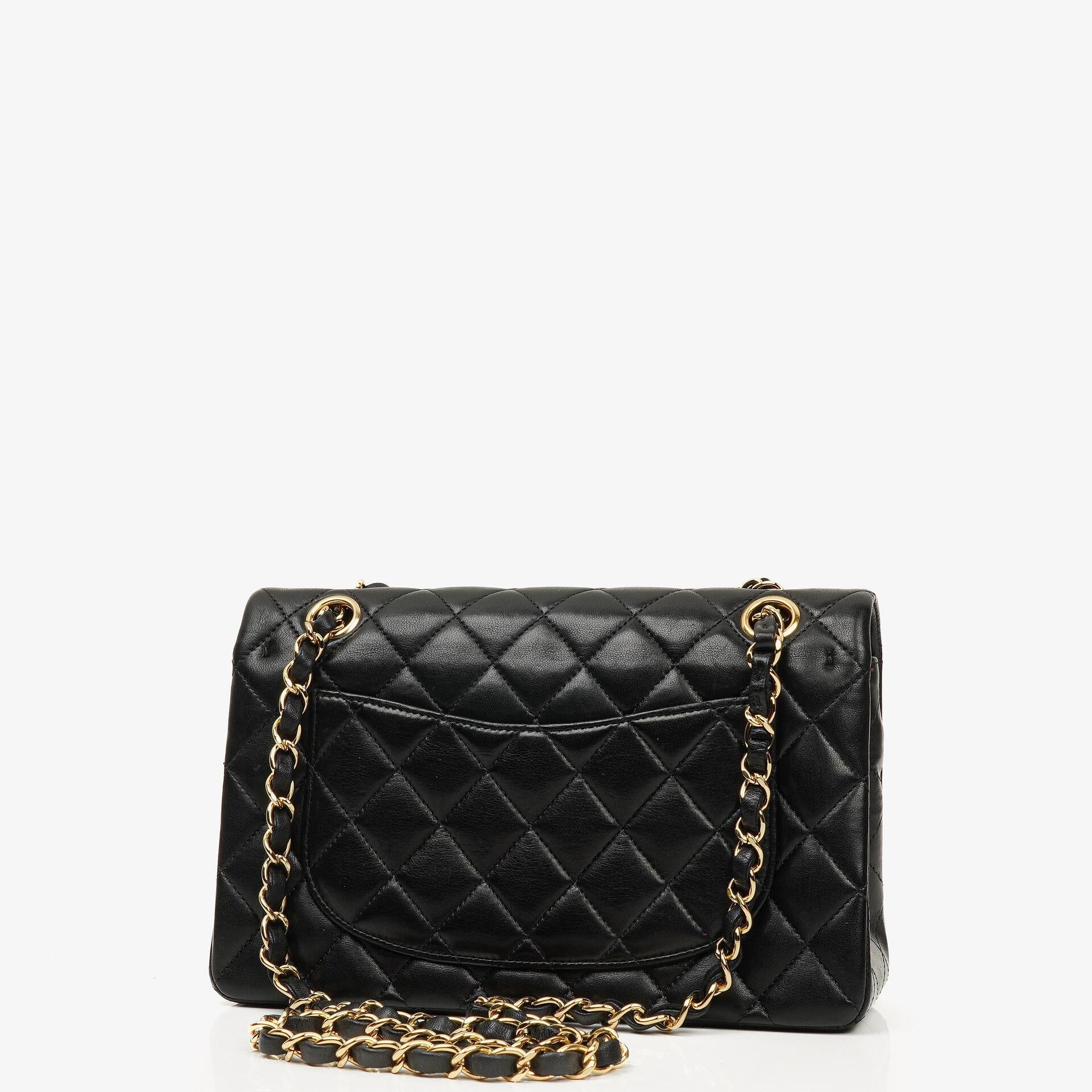 Chanel Small Classic Double Flap Tasche aus schwarzem gestepptem Lammleder