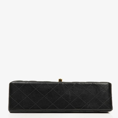 Chanel Small Classic Double Flap Tasche aus schwarzem gestepptem Lammleder